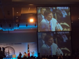 IPPNW Co-president and ICAN Co-chair Tilman Ruff asks the panelists a question at the close of a working session.